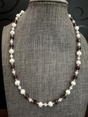 Classic Pearl and Crystal Bead Necklace – Elegant White and Deep Purple