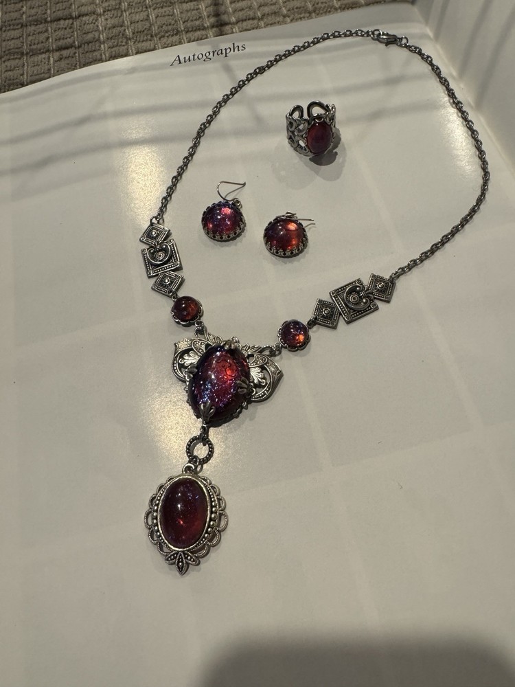 Renaissance fire opals or check glass opals necklace set.