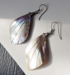 Vintage Artisan Mother of Pearl Seashell Earrings from Aruba Dangle 2-3/4″ Read