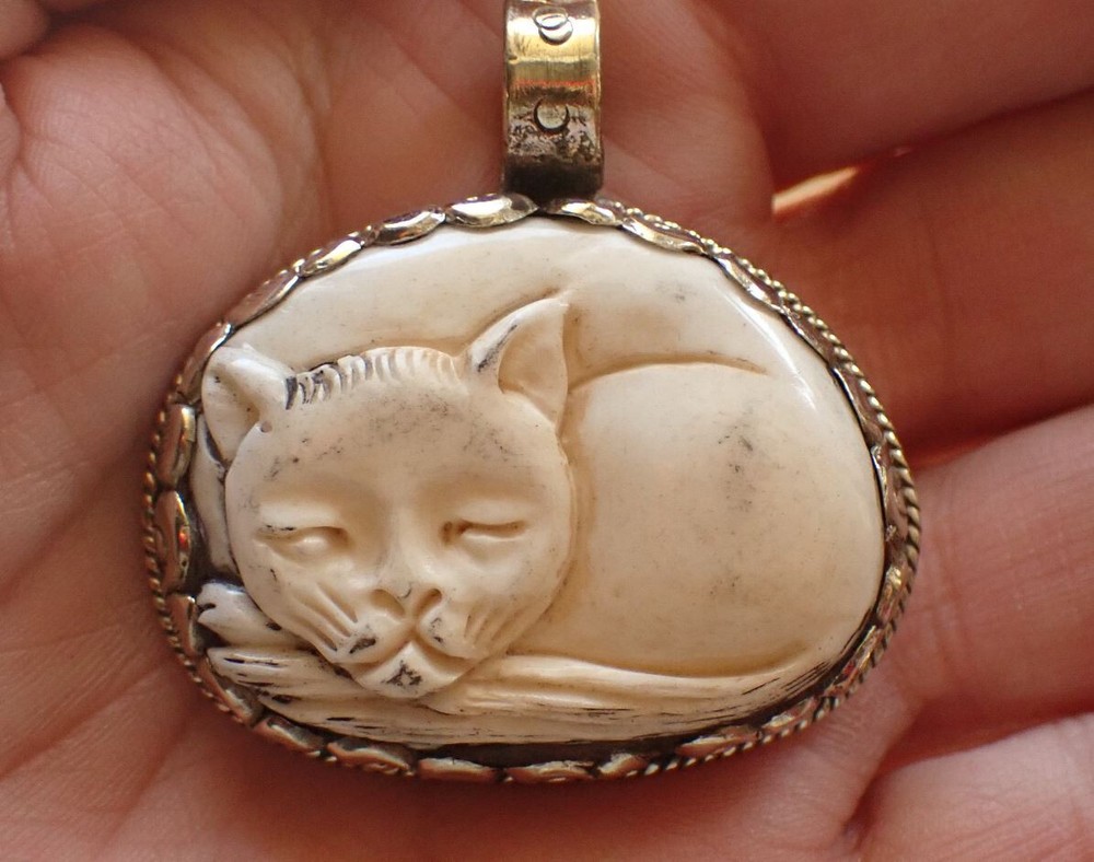 Cat Pendant in Tibetan silver