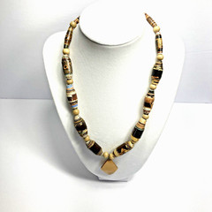 HOMEMADE NECKLACE Made in La Miskitia, Honduras by Disabled Honduran Diver) N010
