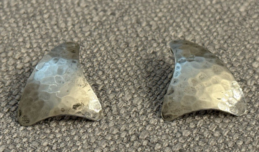 VtgSterling Silver Modernist Hammered Earrings – Abstract Triangle Studs 3.7g