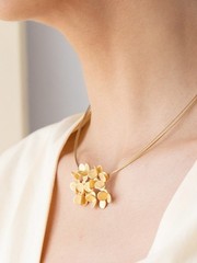 Joi d’art Arai Golden Pendant Collar Necklace
