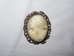 Lovely Vtg Profile Cameo Pendant Metal Frame Embellished with Curled Wire