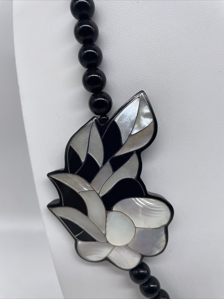 Karla Jordan Necklace Black Beaded Mother Of Pearl Floral Flower Design 28”