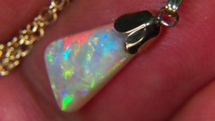 2.4c COOBER PEDY OPAL NECKLACE 9k YELLOW GOLD PENDANT HT OCA19308