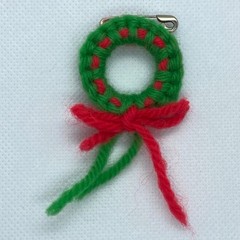 Handmade Vintage Christmas and Holiday Red and Green Yarn Wreath Brooch with Bow