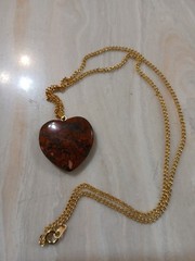 Agate Necklace Heart Shaped Brown And Red On 20 Inch Gold Tone Chain Carat-NEW