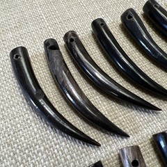 16 Vtg Handmade Curved Water Buffalo Horn Talons Tusk Pendants Jewelry Making
