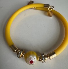 Murano Glass Yellow Daisy Bead Bracelet Yellow Rubber Memory Wire Bangle NEW