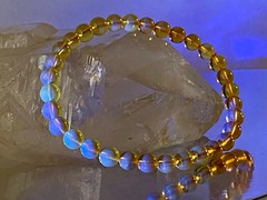 Mexican Blue Amber Bracelet 6mm 7.5″ | UV Reactive | Lightweight – L1413