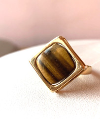 VINTAGE 14K YELLOW GOLD TIGER EYE RING UNUSUAL CUT /DESIGN STONE MODERN LOOK