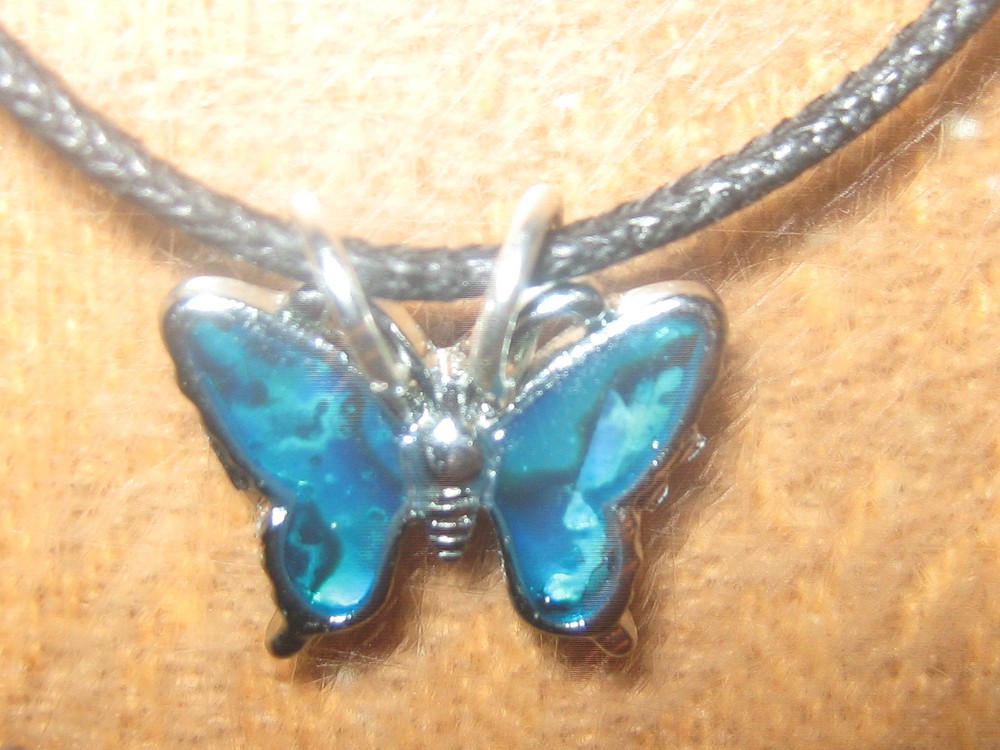 USA HANDMADE BEAUTIFUL BLUE PAUA ABALONE SHELL BUTTERFLY CHARM PENDANT NECKLACE