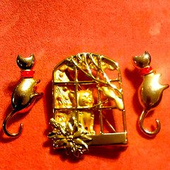 Pretty as a Picture Kitty Brooch Lot