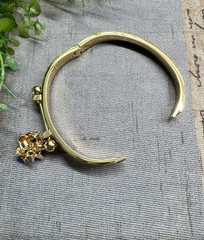 New Gold Tone Bow Birthday Holiday Hinged Bangle Bracelet – Size Small (7”)
