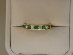 emerald and diamond 5 emeralds 0.36 tw, 4 diamonds 0.32 tw 3.27 grams