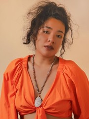 Artisanal Agate and Gray Crystal Bead Necklace – Versatile Bohemian Style