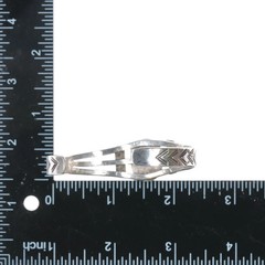 6.375″ 30’s-40’s Native American sterling silver and agate cuff bracelet