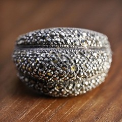 Size 8 VTG Sterling silver ring with cluster marcasites, 925 dome ribbed band