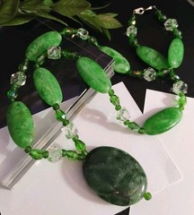 Gorgeous GREENS! Oval Serpentine Stone Pendant, Glass and Jadeite 23″ Necklace!