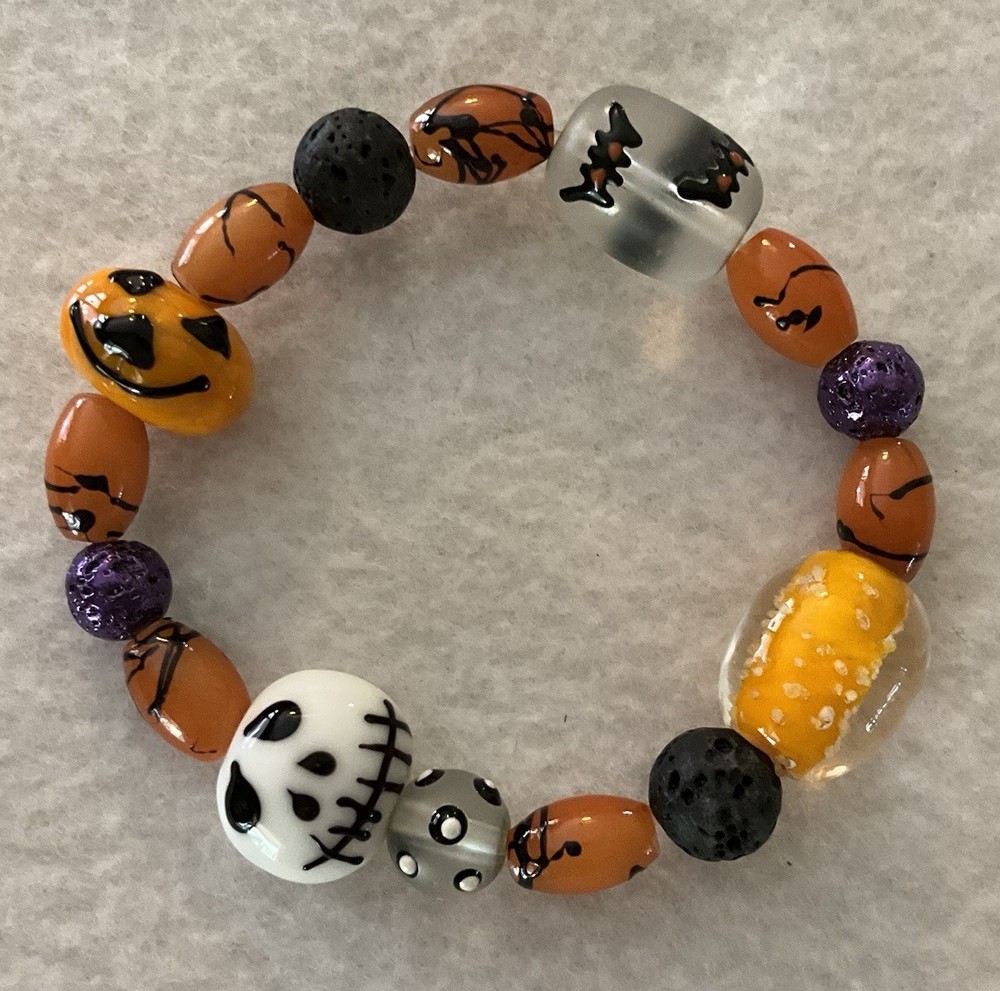 Halloween Ghouls/Jack-O-Lantern, Bats, Skeleton/LampWork Glass Beaded Bracelet