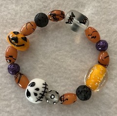 Halloween Ghouls/Jack-O-Lantern, Bats, Skeleton/LampWork Glass Beaded Bracelet