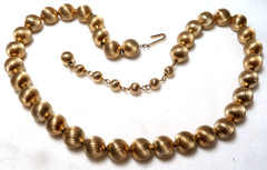 VINTAGE STUNNING GOLD TONEBEADS ON CHAIN NECKLACE
