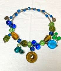 Chunky Art Glass Beauty Memory Wire necklace