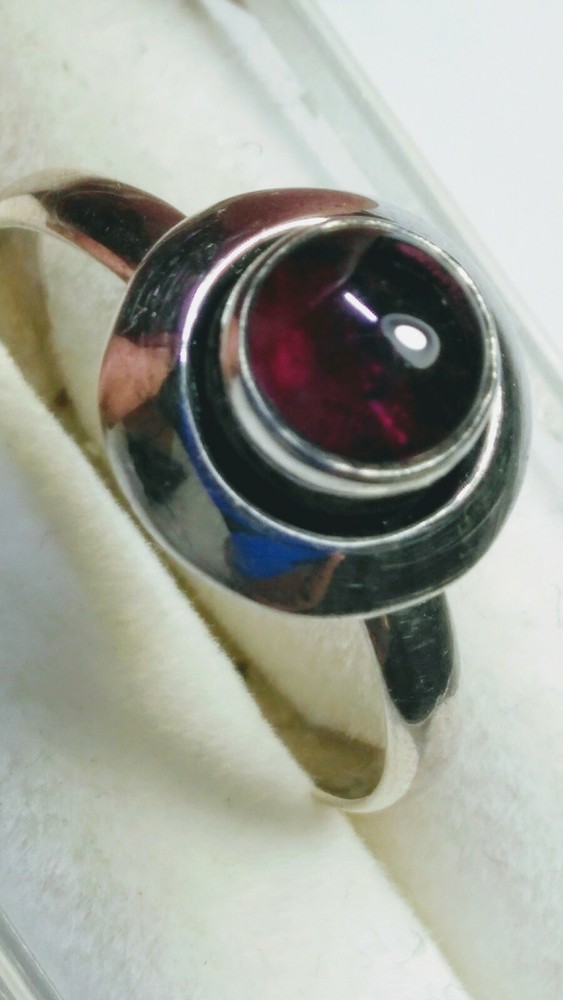 CHARMING UNTREATED NATURAL GARNET IN STERLING SILVER RING SIZE 8.25-8.5!