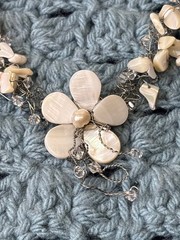 Artisan Wired Mother of Pearl Shell Collar Necklace Flower 16 inches Long