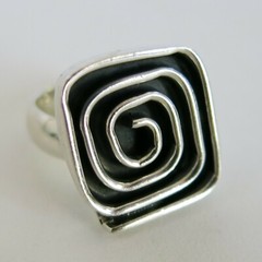 Sterling Silver Ring Artisan Design 11.7g Size 7 [6024]