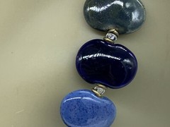 VINTAGE GLASS OR STONE BLUE GREEN FLAT STRING STRAND NECKLACE