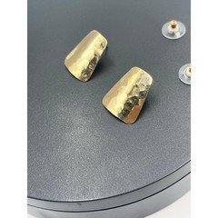 14k Yellow Gold Hammered Textured Trapezoid Shape Flared Artisan Earrings 2.1 gr