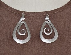 ANTIJOYAS Handmade ART-2-WEAR Hammered Aluminum TCHAI EARRINGS Pear Shape GAP44