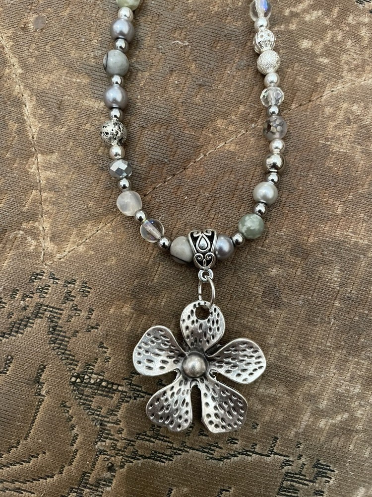 Retro Antique Silver Flower Pendant Agate Hematite Crystal Bead Necklace
