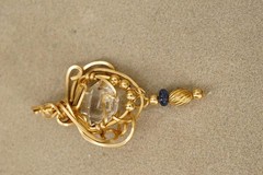 Fine Estate Jewelry 12KT Gold Filled Wire Wrapped CRYSTAL Glass Beaded Pendant