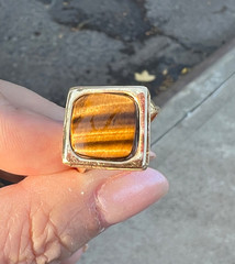 VINTAGE 14K YELLOW GOLD TIGER EYE RING UNUSUAL CUT /DESIGN STONE MODERN LOOK