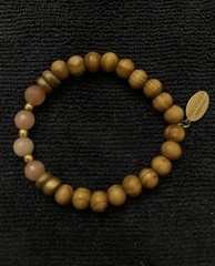 Southern Sequins wooden beaded bracelet, 6.5 Inches, New without tags