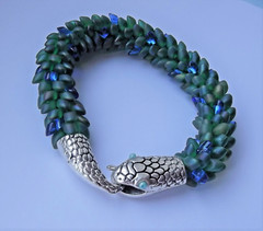 Bracelet KUMIHIMO «GREEN DRAGON» ~ 19cm (7,5″). Handmade.