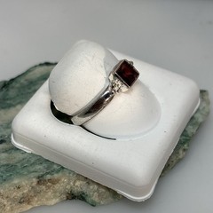 NATURAL GARNET IN STERLING SILVER Bezel Square bead design Ring 8.5 1F