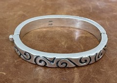 Pretty Vintage Zina Of Beverly Hills Swirl Hinged 925 Bangle Bracelet 6 3/4” In