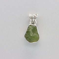 Green PERIDOT Pendant Natural and Rough Cut Gemstone 925 STERLING SILVER 901-Ae