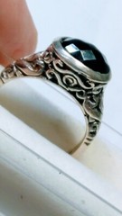 ATTRACTIVE STERLING SILVER RING WITH BLACK ONYX IN SIZE 7.25!