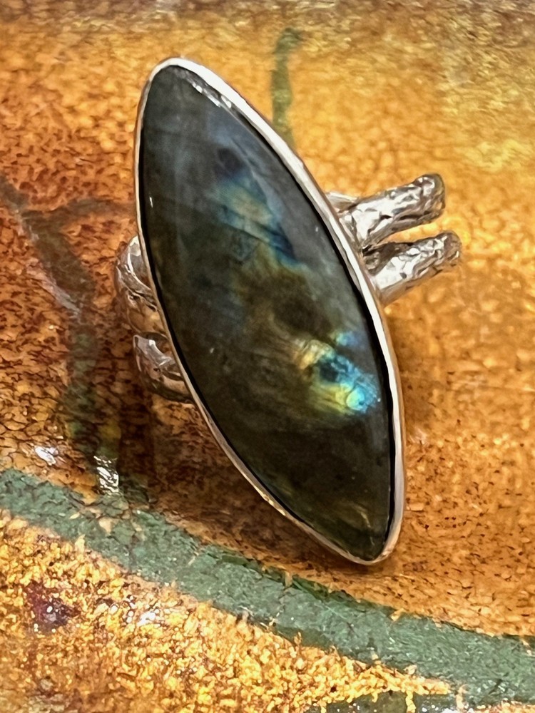 SouthWest Sterling Silver Hammered Band Ring w/ Lanceolate Labradorite Size 7.75