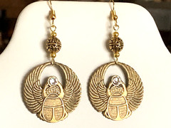 HANDCRAFTED VTG.EGYPTIAN REVIVAL GOLDEN-WINGED SCARAB EARRINGS w/CRYSTAL-NEW