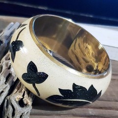 Artsy India Enamel Black Cream Lotus Flower Mindfulness Zen Bangle Bracelet