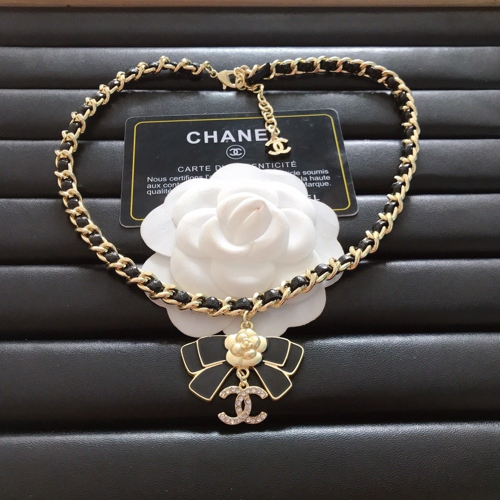 Floral women’s pearl enamel metal necklace (32 Styles)