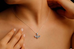Golden Hive 14K Bee Necklace – Dazzling Elegance with Nature’s Charm
