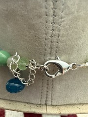 16” SUMMER SHADES OF GREEN &BLUE GLASS W/PENDANT NECKLACE -COSTUME JEWELRY