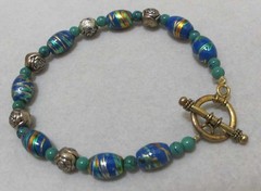 Handmade Blue Swirl Art Glass Rose Beads Gold Tone Toggle Clasp Bracelet 8-1/2”